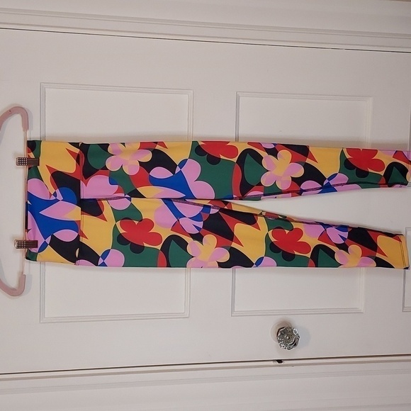 BEACH RIOT Piper Legging in Preppy Geo Floral - Picture 4 of 15